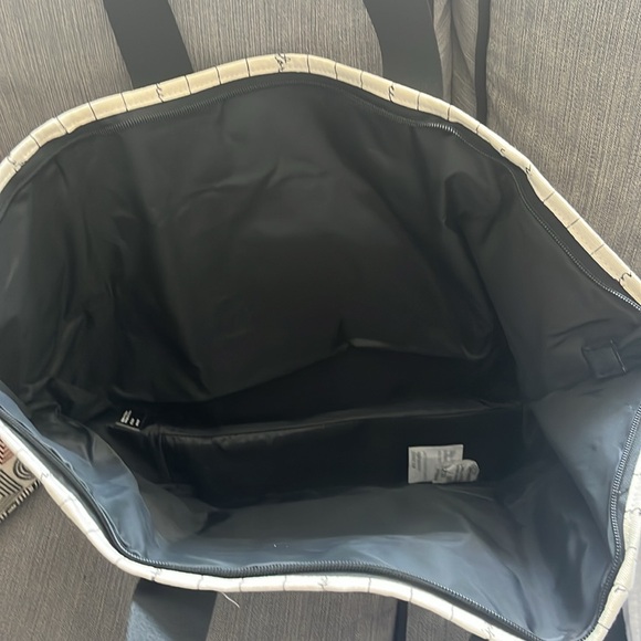 Victoria secret tote bag brand new!!! - Picture 3 of 5